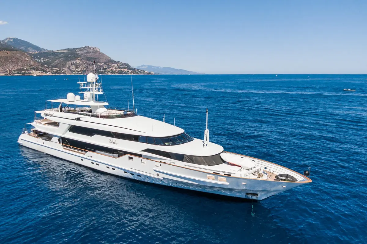 Cranchi A46, flybridge — Yacht Hire Marbella, Marbella. A nimble 14-metre for swim stops and family days