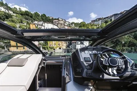 Cranchi M44 HT, salon — Yacht Hire Marbella, Marbella. A compact hard-top built for coastal day outings