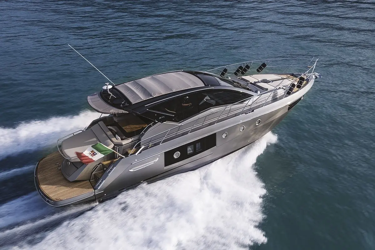 Cranchi M44 HT, master cabin — Yacht Hire Marbella, Marbella. A compact hard-top built for coastal day outings
