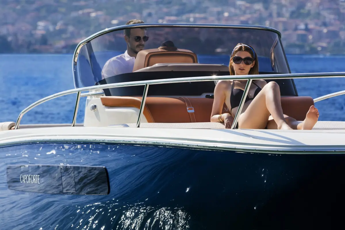 Invictus 280, salon — Yacht Hire Marbella, Marbella. A nimble one-cabin runner for Marbella's close bays