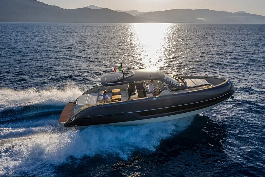 Invictus 460, main deck — Yacht Hire Marbella, Marbella. Fast bow-lounge runs along the Costa del Sol