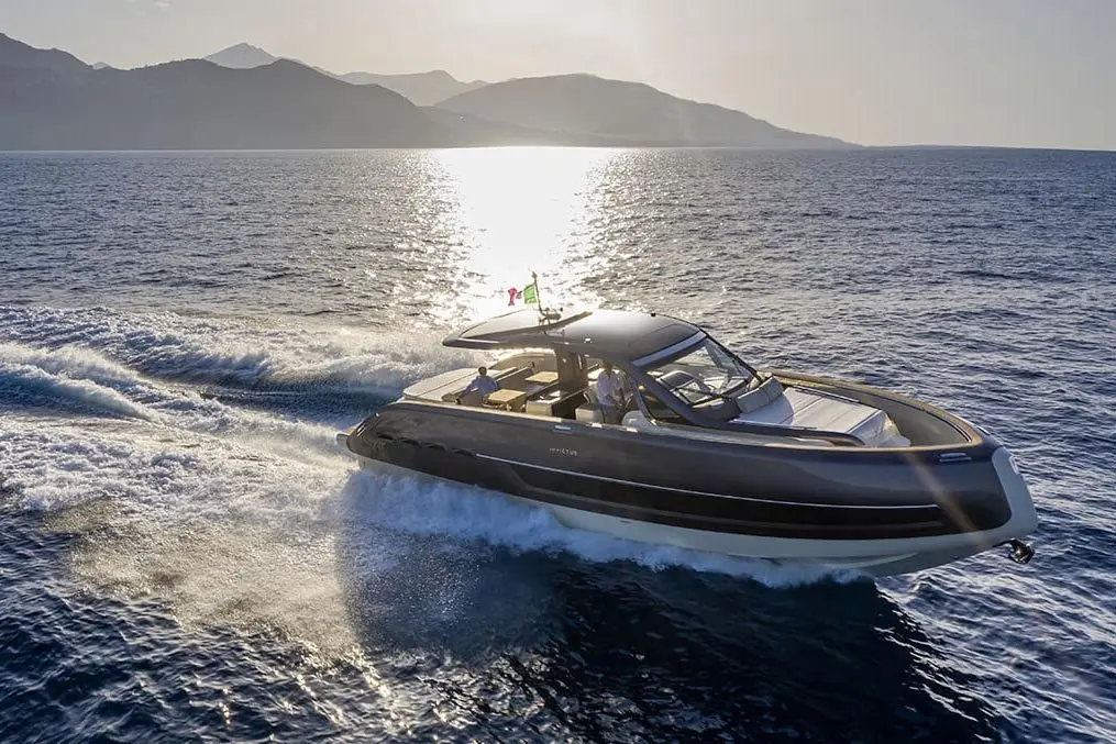 Invictus 460, aft deck — Yacht Hire Marbella, Marbella. Fast bow-lounge runs along the Costa del Sol