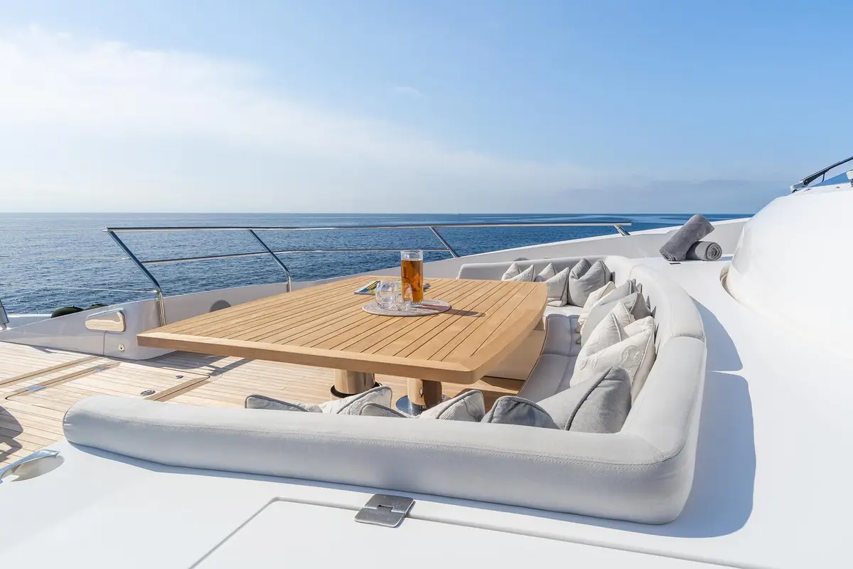 Thumper, flybridge — Yacht Hire Marbella, Marbella. Five cabins and slow mornings along the coast
