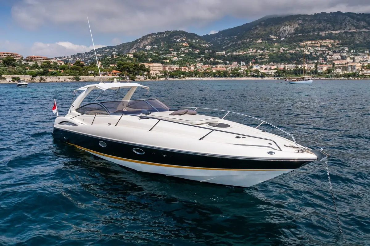 Superhawk 34, salon — Yacht Hire Marbella, Marbella. A quick sprint out to Estepona's calmer water