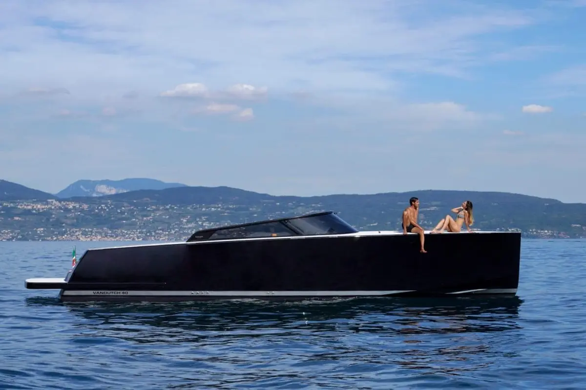 VanDutch 40, exterior — Yacht Hire Marbella, Marbella. Sleek, fast day boat for quick coastal swims